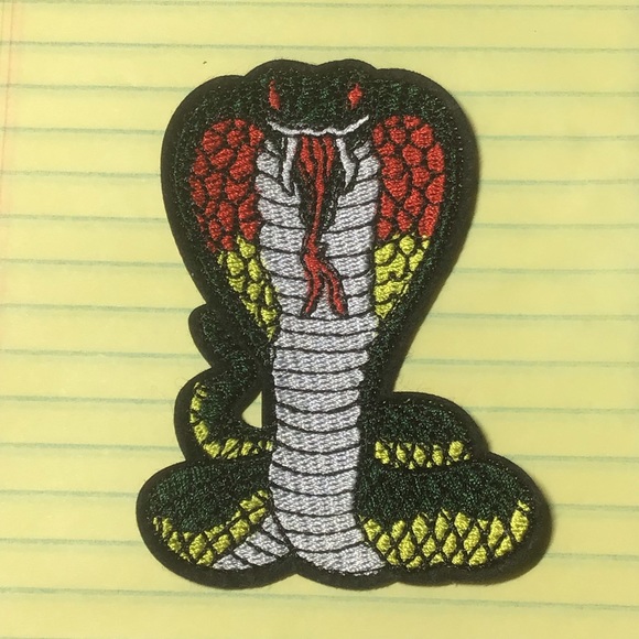 Cobra snake embroidered iron on patch - Picture 1 of 2